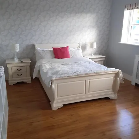 Frühstückspension Private In Superb House Bed 1