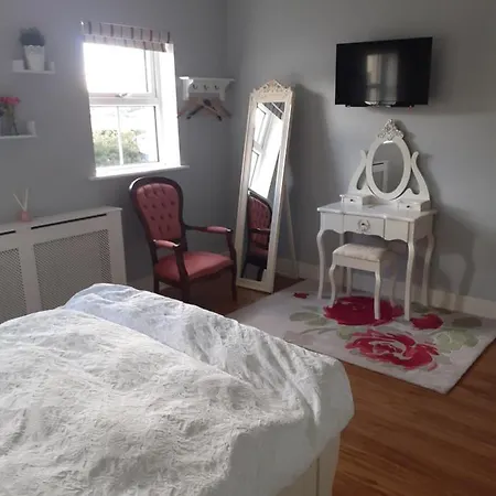 Private In Superb House Bed 1 Bed & Breakfast